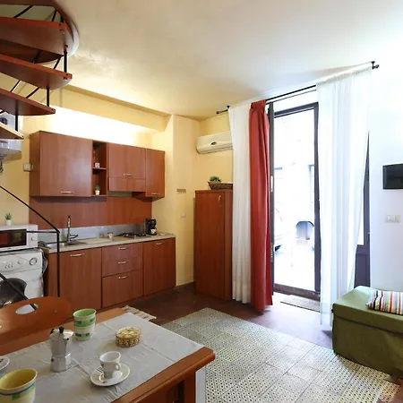 Center Apartment *