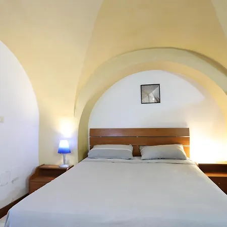 Center Apartment *